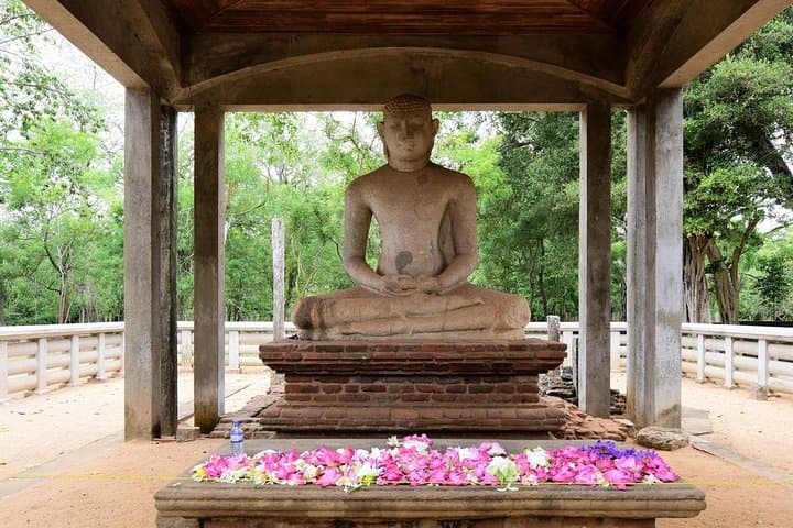 Anuradhapura Buddhist Pilgrimage: Atamasthana & Sacred Sites Tour photo 4