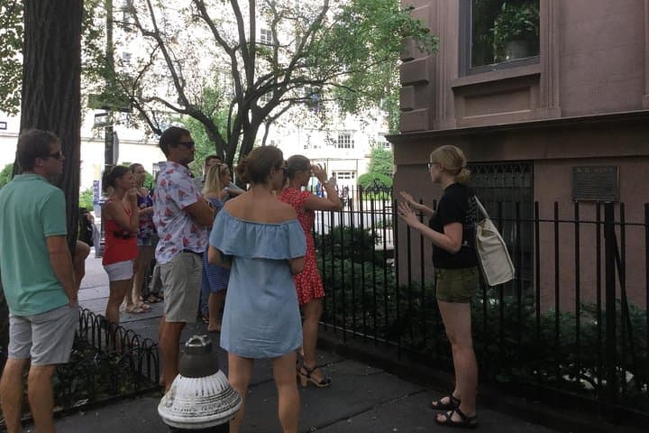 Brooklyn Literary Pub Crawl: Walk, Read, and Sip Through Brooklyn Heights photo 3