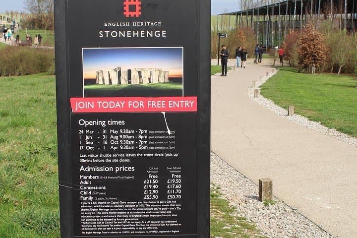 Private Pre-Cruise Transfer: London to Southampton via Stonehenge photo 6