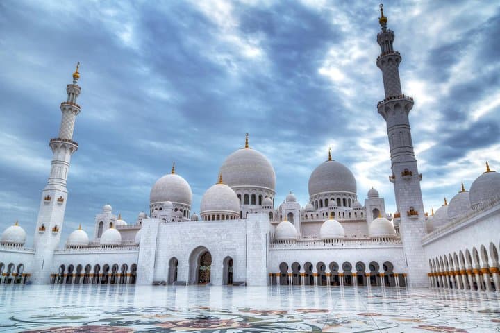 Half-Day Abu Dhabi Private City Tour: Sheikh Zayed Mosque, Heritage Village & Corniche