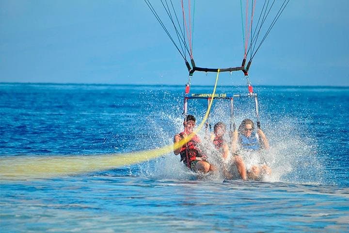 Parasailing Over Cancun: 10–15 Minute Caribbean Flights with Hotel Pickup photo 2