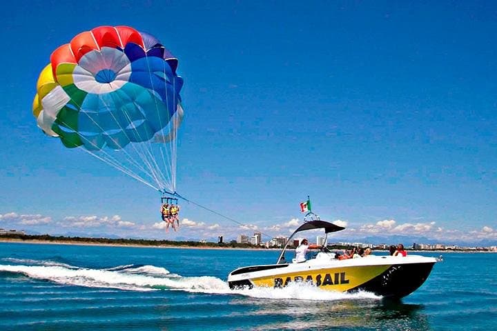 Parasailing Over Cancun: 10–15 Minute Caribbean Flights with Hotel Pickup photo 4