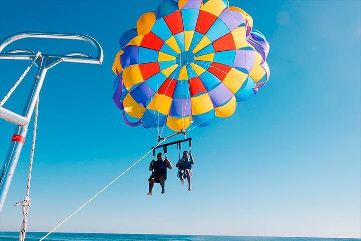 Parasailing Over Cancun: 10–15 Minute Caribbean Flights with Hotel Pickup photo 3