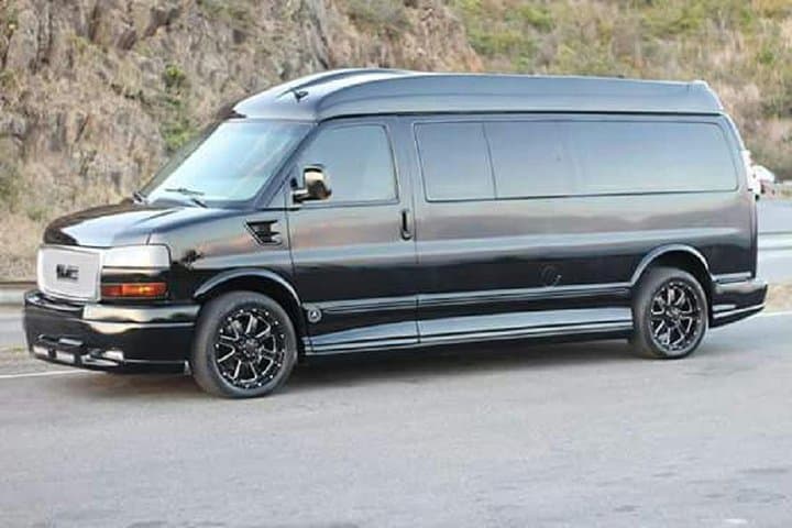 Private Group Transportation in St Maarten — VIP Airport & Hotel Transfers