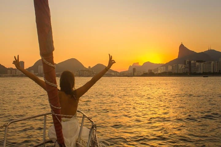 Sunset Sailing in Rio: 3-Hour Guanabara Bay Cruise with Drinks