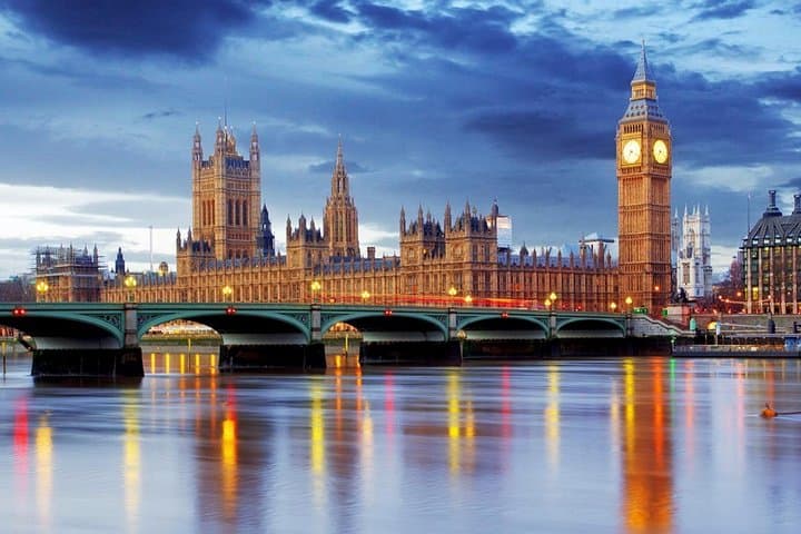 Half-Day London Stopover: Personalized Heathrow Chauffeur Tour