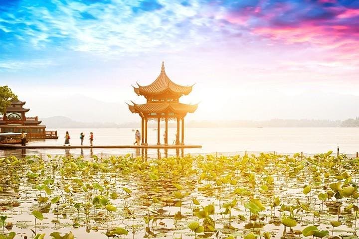 Essential Day Tour of Hangzhou: West Lake, Lingyin Temple & Meijiawu Tea photo 3