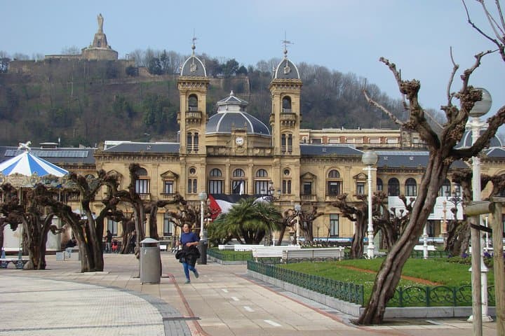 Bilbao to San Sebastian Private Sightseeing: Basque Coast, Surf Towns & Gastronomy photo 2