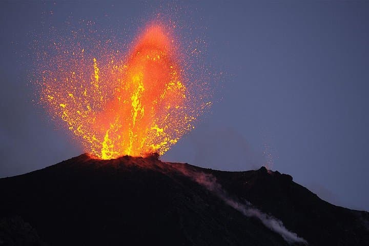 Stromboli Sunset Trek to Sciara del Fuoco: Guided Volcano Hike and Eruption Viewing