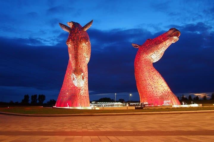 stirling-luxury-private-day-tour-from-edinburgh-wallace-monument-stirling-castle-kelpies photo 2