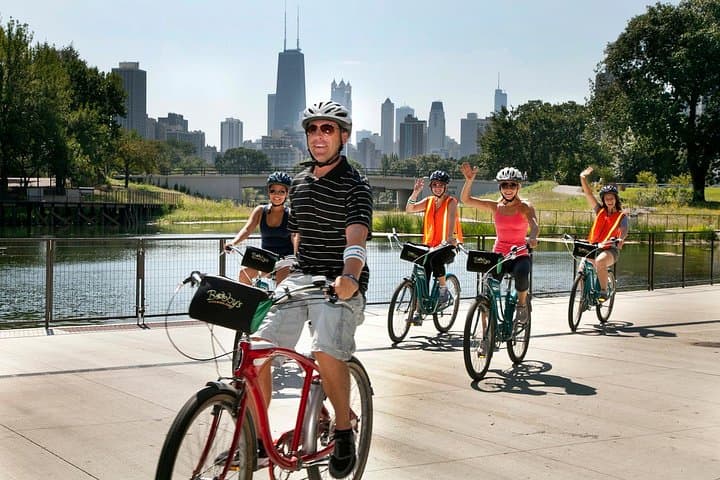 Explore Chicago’s Iconic Landmarks on the Ultimate City Bike Tour