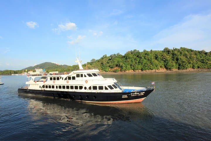 Phuket to Koh Phi Phi Ferry: Fast Transfer Aboard the Phi Phi Cruiser
