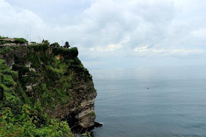 Bali Sunset at Uluwatu: Kecak Dance, Cliffside Views & Jimbaran Seafood photo 4