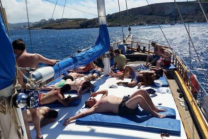 Gozo Blue Lagoon & Sea Caves: Full-Day Cruise from Bugibba