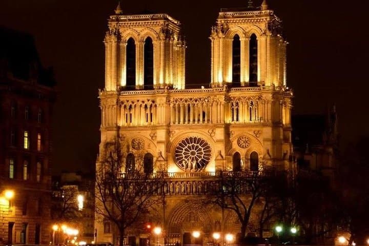 Paris by Night Bike Tour — 3-Hour Guided Ride Through Illuminated Monuments photo 3