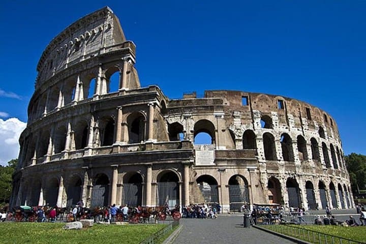 Discover Rome: 3-Hour Private Tour with Driver — Colosseum, Vatican & Historic Center photo 4