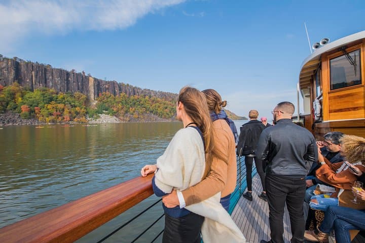 Hudson River Fall Foliage Cruise from Chelsea Piers with Lunch photo 3