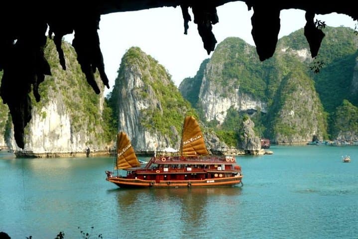 3-Day Halong Bay Party Cruise: Kayaking, Beaches & DJ Nights photo 4