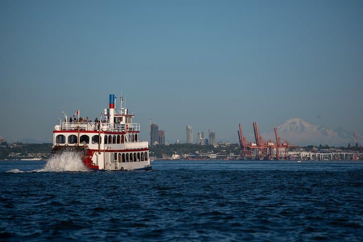 vancouver-harbor-sightseeing-cruise-one-hour-coal-harbour-stanley-park-views photo 4