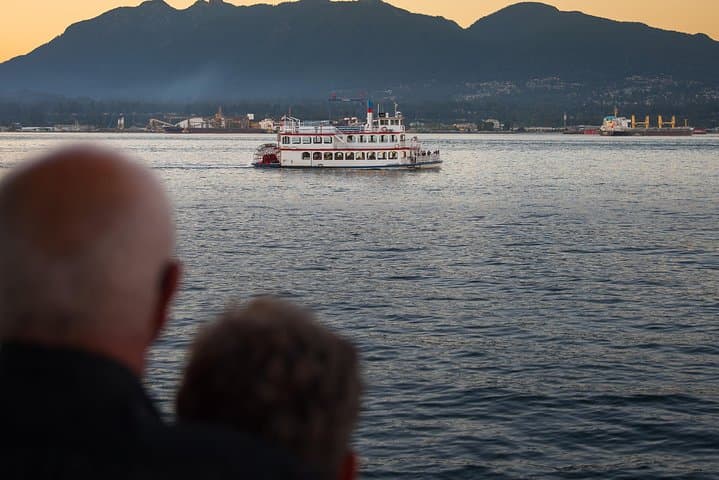 vancouver-harbor-sightseeing-cruise-one-hour-coal-harbour-stanley-park-views photo 5
