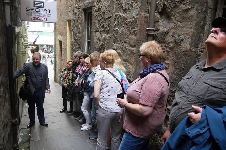Guided Edinburgh Private Walking Tour: Royal Mile & Old Town Highlights photo 3