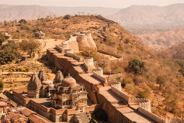 Kumbhalgarh & Ranakpur Day Trip from Udaipur: Fort Walls, Marble Temples and Aravalli Ridges photo 3