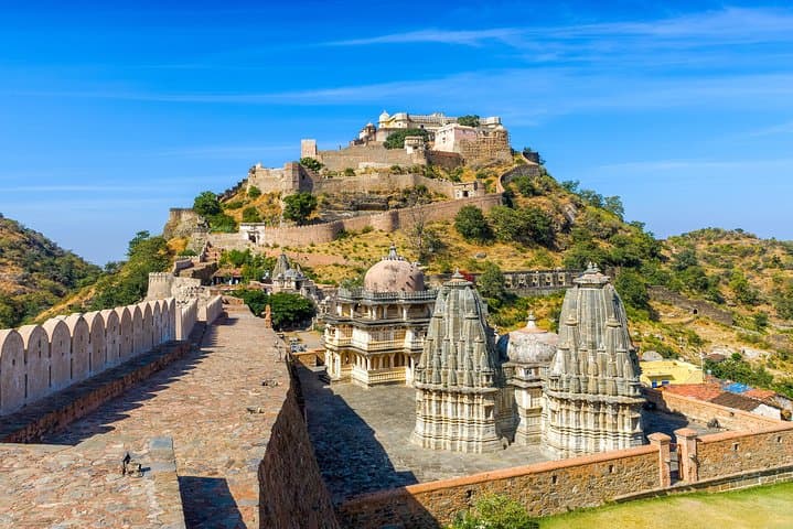 Kumbhalgarh & Ranakpur Day Trip from Udaipur: Fort Walls, Marble Temples and Aravalli Ridges photo 2