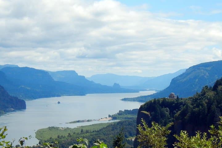 Exploring the Columbia River Gorge: Waterfalls, Basalt Walls, and Vista House on a Half-Day Tour photo 2