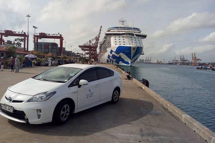 Colombo Airport to Hikkaduwa, Galle & Unawatuna Private Arrival Transfer photo 1