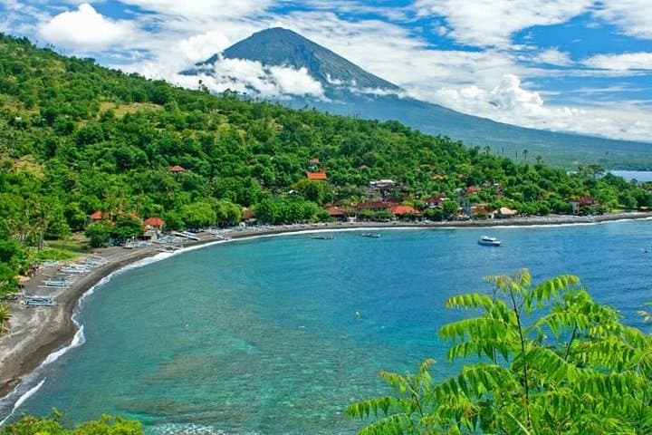 Snorkel Amed Bali: Black-Sand Reefs with Mount Agung Views photo 3