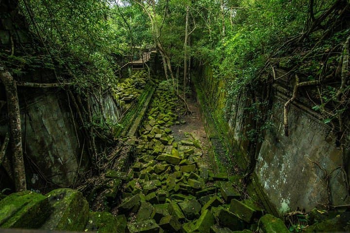 5-Day Angkor Highlights: Angkor Wat, Koh Ker, Beng Mealea & Kulen Waterfall photo 6