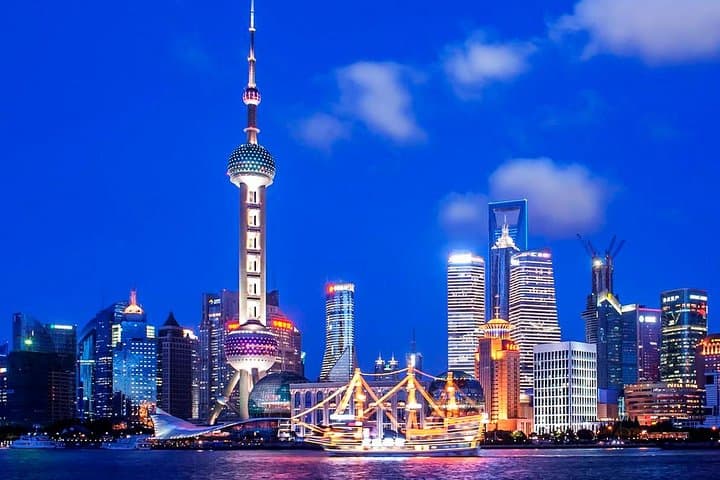 Shanghai Night River Cruise & Xinjiang Halal Dinner Experience
