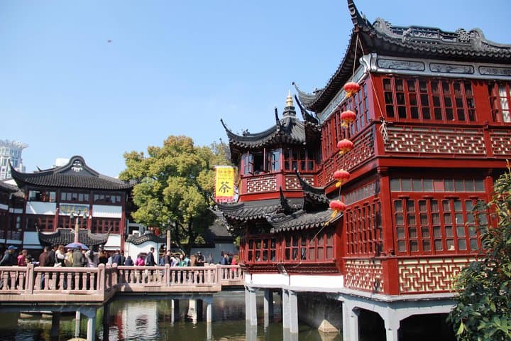 Shanghai Layover Tour: See the Bund, Yuyuan Garden & Shanghai Tower in One Day