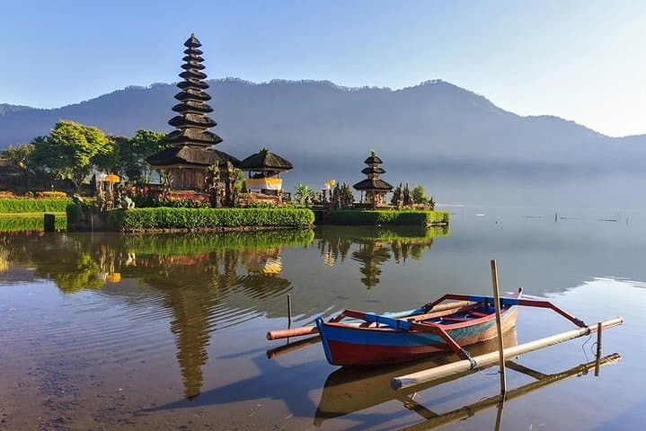 Best of North Bali: Leke-Leke Waterfall, Handara Gate & Ulun Danu Day Tour photo 2