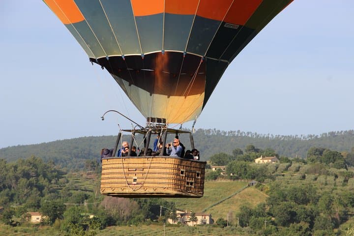 Sunrise Hot Air Balloon Over Assisi: Flight, Brunch & Wine Tasting in Umbria photo 2