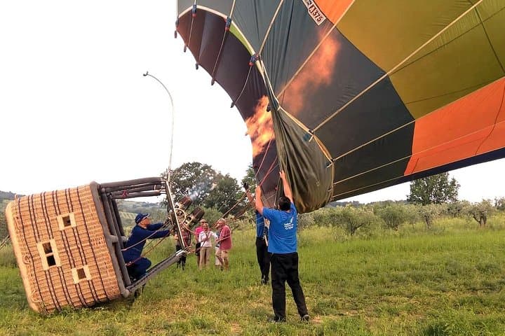 Sunrise Hot Air Balloon Over Assisi: Flight, Brunch & Wine Tasting in Umbria photo 5