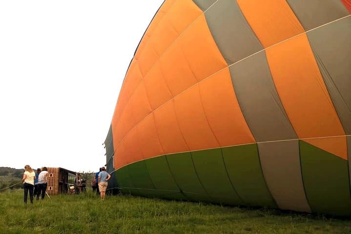 Sunrise Hot Air Balloon Over Assisi: Flight, Brunch & Wine Tasting in Umbria photo 4