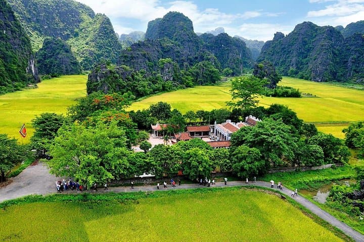 Ninh Binh Day Tour from Hanoi: Hoa Lu, Tam Coc & Mua Cave Boat Ride photo 3
