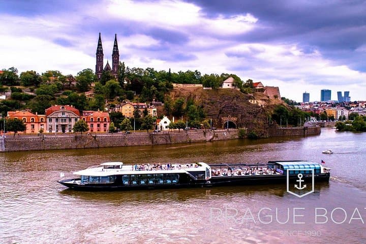 Prague Vltava 2-Hour Lunch Cruise: Buffet, Live Music & Historic Sights