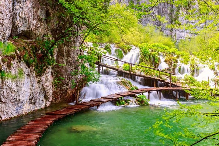 Split to Zagreb Transfer with Plitvice Lakes: One-Day Guided Stop at Croatia’s Waterfalls photo 4