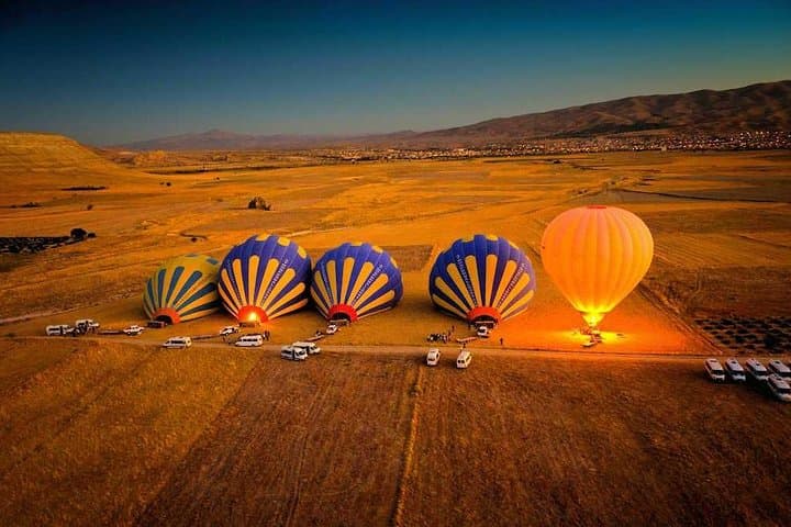 Cappadocia Sunrise Hot Air Balloon Flight Over Göreme photo 2
