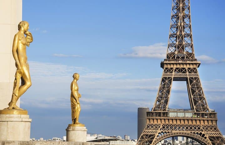 Paris Highlights Immersive Coach Tour — 90-Min Family City Express photo 3