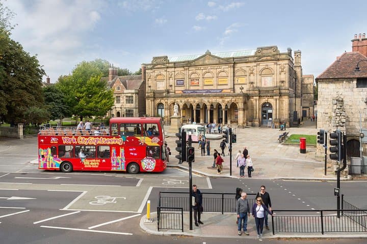 Open-Top Bus in York: Hop-On Hop-Off Sightseeing Guide photo 3