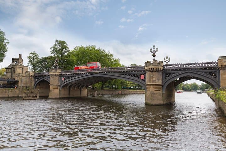 Open-Top Bus in York: Hop-On Hop-Off Sightseeing Guide photo 5