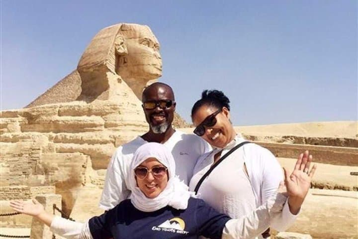 Private Cairo Transit: Giza Pyramids, Egyptian Museum, Khan el-Khalili & Nile Cruise photo 1