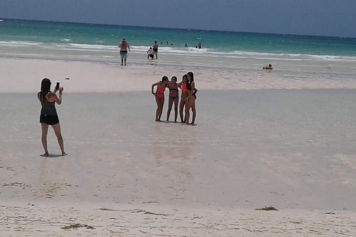 Private VIP Nassau Cultural & Beach Tour — Museums, Forts & Local Flavors photo 4