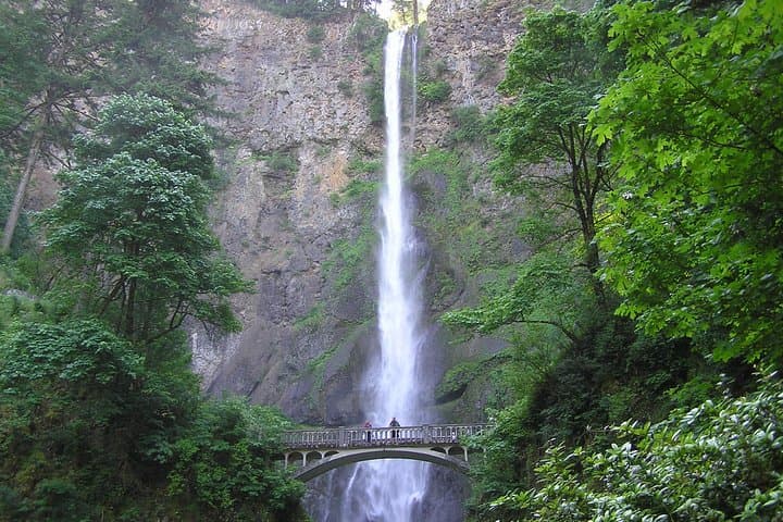 Gorge Explorer: Multnomah Falls & Columbia River Gorge Day Tour from Portland