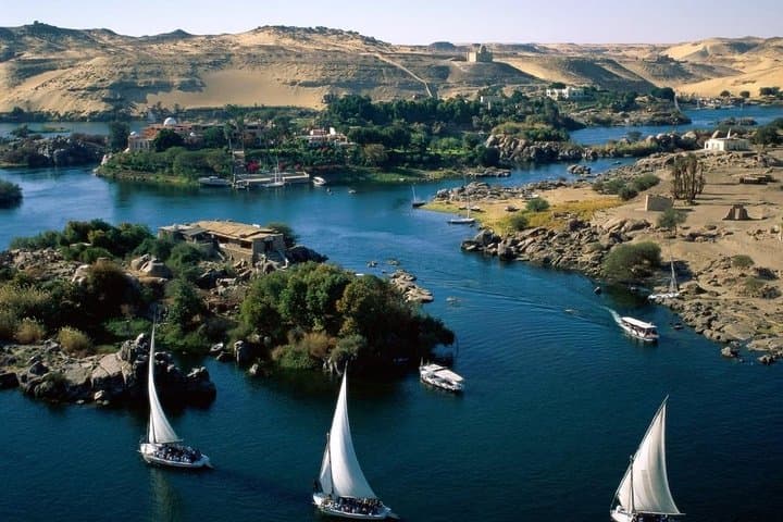 Luxor to Abu Simbel Overnight Tour: Ramses II, Philae & Aswan Dams photo 3