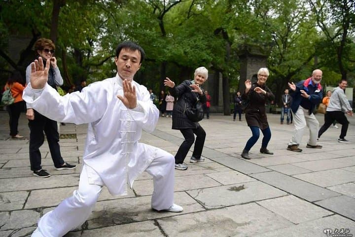 Beijing Tai Chi and Houhai Bike Tour: Private Tai Chi Class & Hutong Ride