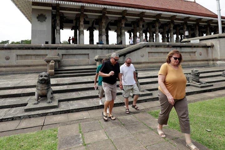 Custom Private Colombo City Tour from Negombo — Full-Day Sightseeing